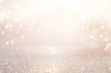 Glitter vintage ışıklar arka plan. de-odaklı gümüş ve ışık altın