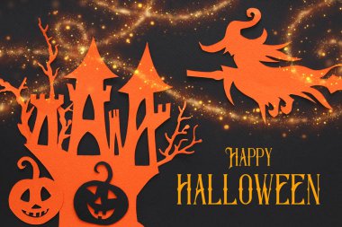 Cadılar Bayramı tatil kavramı. siyah arka plan üzerinde cadı ev perili. Üstten görünüm, düz yatıyordu