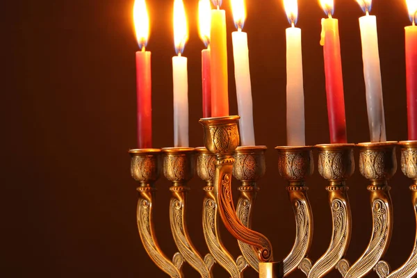 Imaginea sărbătorii evreiești Hanuka fundal cu menora (candelabra tradițională) și lumânări . — Fotografie, imagine de stoc