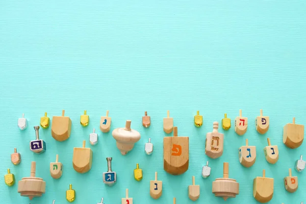 Bilden Judiska Högtiden Hanukkah Med Trä Dreidels Samling Spinning Top — Stockfoto