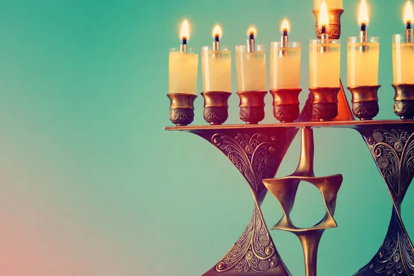 Bilden Judiska Högtiden Hanukkah Bakgrund Menorah Traditionella Kandelabrar Och Brinnande — Stockfoto