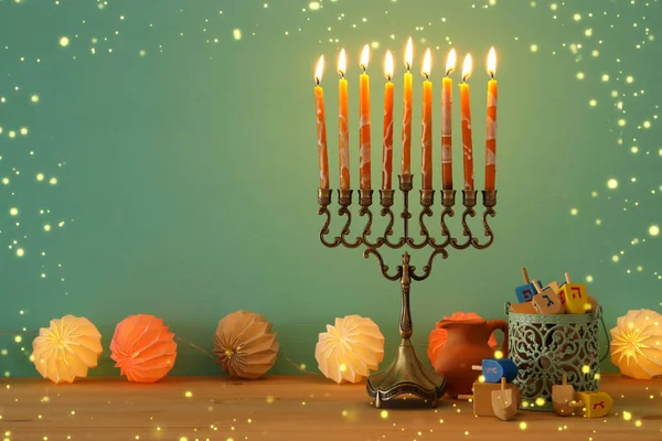 Immagine della vacanza ebraica Hanukkah sfondo con menorah (candelabro tradizionale ). — Foto Stock