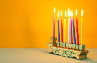 Yahudi tatil Hanukkah menorah (geleneksel Mumluk ile arka plan görüntü)