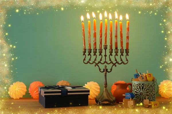 Yahudi tatil Hanukkah menorah (geleneksel Mumluk ile arka plan görüntü). — Stok fotoğraf