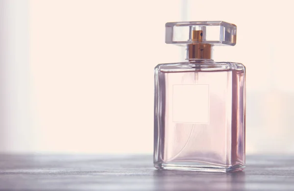 Imagen Elegante Botella Perfume Foto Luz Trasera Vintage Imagen Filtrada —  Fotos de Stock
