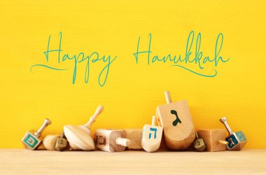 Yahudi bayramı Hanuka ahşap sevinçler (iplik üst ile görüntü)