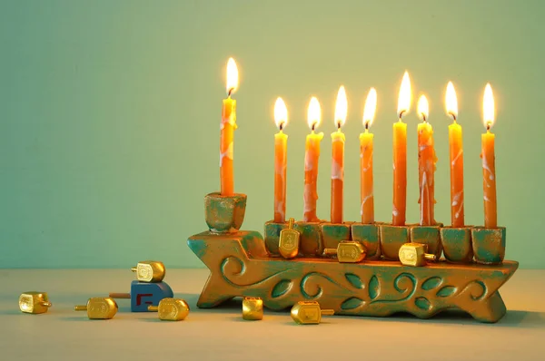 形象的犹太节日光明节背景与烛台 传统烛台 — 图库照片