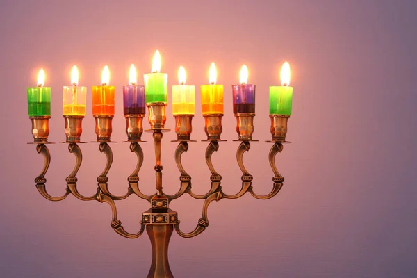 Зображення Єврейського Свята Ханука Мерами Традиційні Канделябри Барвистими Свічками Олії — стокове фото