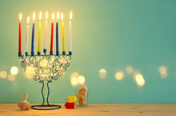 Zsidó Ünnep Hanukkah Menorah Hagyományos Kandeláberek Színes Gyertyák Háttér Kép — Stock Fotó