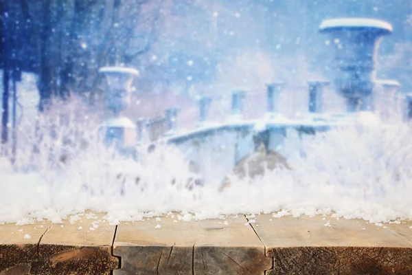 Зображення Старого Дерев Яного Столу Перед Магічним Зимовим Пейзажним Тлом — стокове фото