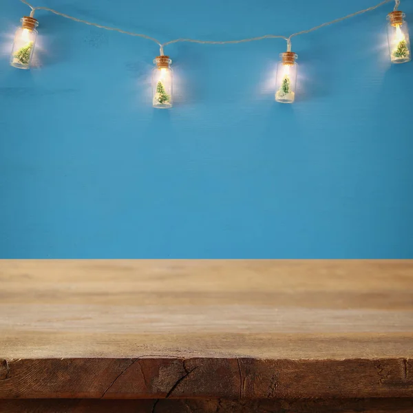 Pusta Tabela Przed Choinkę Masson Świateł Girlanda Jar Nad Drewniane — Zdjęcie stockowe