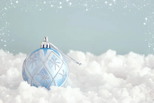 Imagen Del Árbol Navidad Decoración Bola Azul Frente Fondo Pastel —  Fotos de Stock