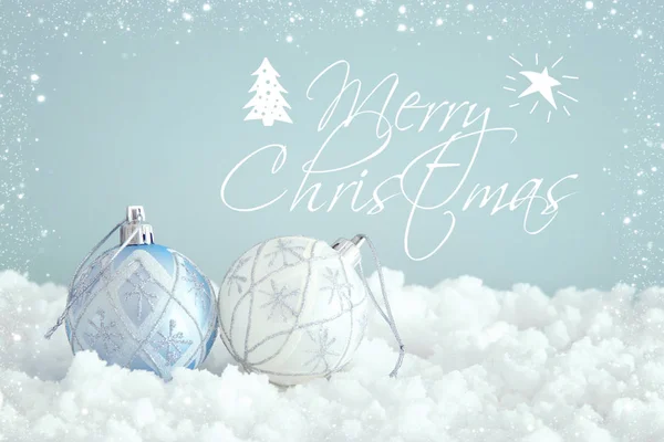 Karácsonyi Ünnepi Fehér Golyó Dekoráció Pasztell Kék Háttér Háttér Előtt — Stock Fotó