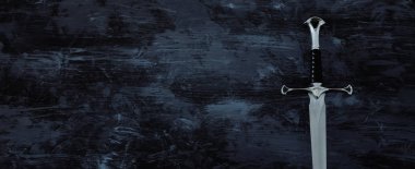 gümüş kılıç düşük anahtar afiş. fantezi Ortaçağ Dönemi