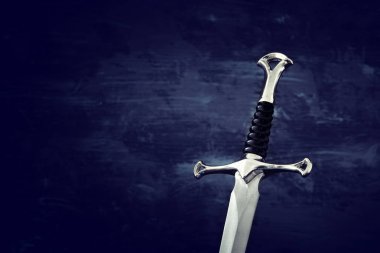 gümüş kılıç düşük anahtar görüntü. fantezi Ortaçağ Dönemi