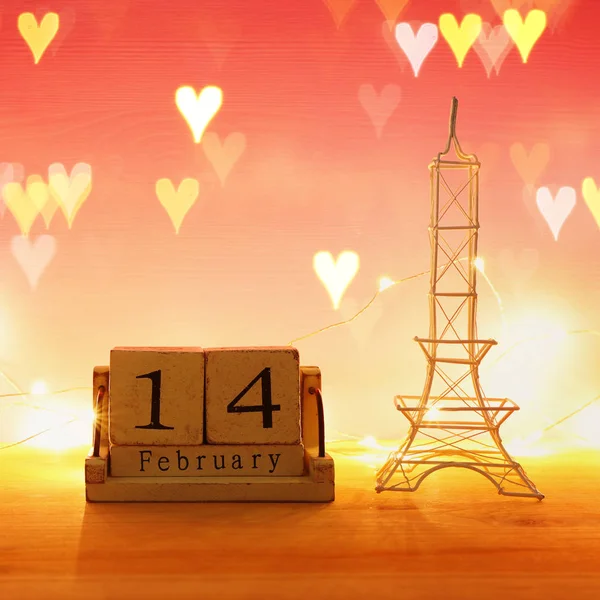 Fondo Del Día San Valentín Torre Eiffel Calendario Madera Vintage — Foto de Stock