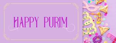 Purim kutlama kavram (Yahudi karnaval tatil) ahşap pembe bir arka plan üzerinde.
