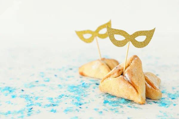 Purim Feier Konzept Jüdischer Faschingsfeiertag Traditionelle Plätzchen Mit Niedlichen Goldmasken — Stockfoto