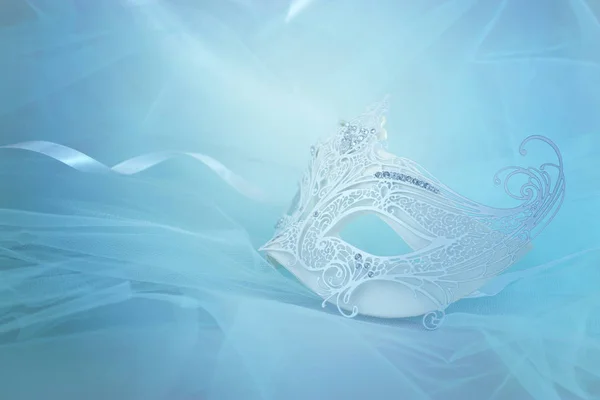 Photo Elegant Delicate White Lace Venetian Mask Blue Chiffon Background — Stock Photo, Image