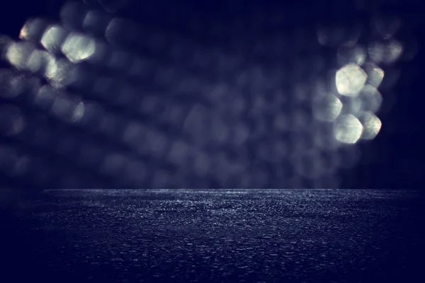 Прожектор Над Бетонным Полом Темно Черный Фон — стоковое фото