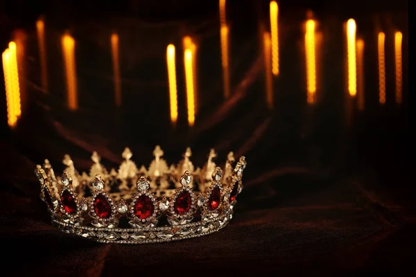 Photo Gold Crown Gothic Dark Silk Background Medieval Period Concept — Stock Photo, Image