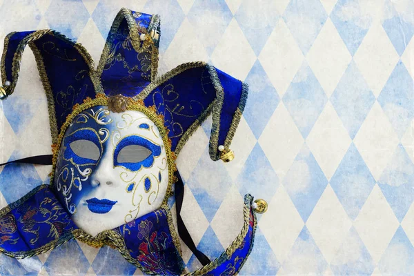 Blau Mit Gold Elegante Traditionelle Venezianische Maske Über Weißem Holzhintergrund — Stockfoto