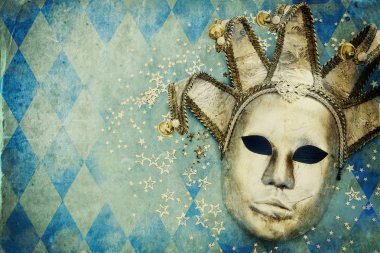 Altın zarif geleneksel Venedik Maske arka plan ile gümüş