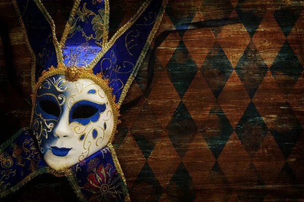 Bleu Avec Élégant Masque Vénitien Traditionnel Sur Fond Sombre — Photo