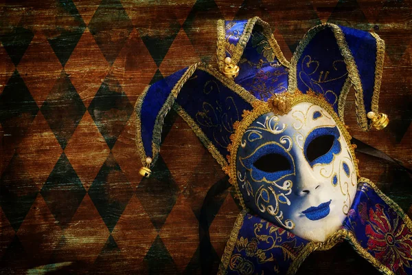 Blå Med Guld Eleganta Traditionella Venetianska Mask Över Mörk Bakgrund — Stockfoto