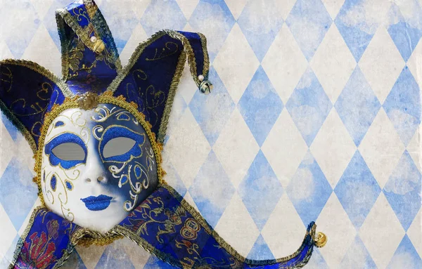 Bleu Avec Élégant Masque Vénitien Traditionnel Sur Fond Blanc Bois — Photo
