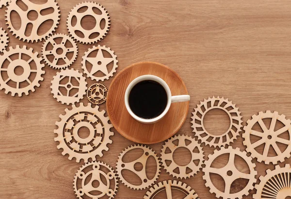 Taza de café sobre mesa de madera. vista superior — Foto de Stock