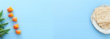 Pesah kutlama kavramı (Yahudi Fısıh Bayramı). Üstten görünüm, düz lay