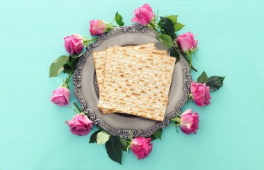 Pesah kutlama kavramı (Yahudi Fısıh Bayramı). Üstten görünüm, düz lay