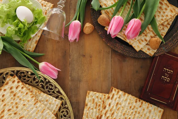 Έννοια γιορτή Pesah (εβραϊκή διακοπές Πάσχα). Παραδοσιακό βιβλίο με κείμενο στα εβραϊκά: Πάσχα Haggadah (Passover Tale) — Φωτογραφία Αρχείου