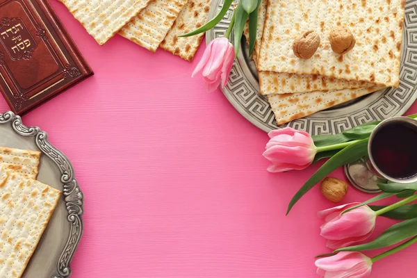 Έννοια γιορτή Pesah (εβραϊκή διακοπές Πάσχα). Παραδοσιακό βιβλίο με κείμενο στα εβραϊκά: Πάσχα Haggadah (Passover Tale) — Φωτογραφία Αρχείου