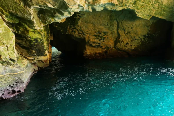 로 시 향연 grottoes, 바다 전망 — 스톡 사진