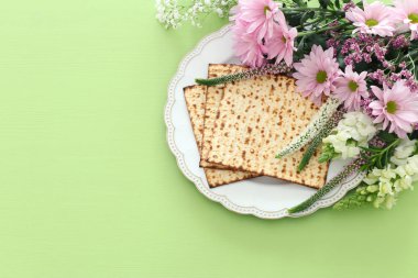 Pesah kutlama kavramı (Yahudi Fısıh Bayramı). Üstten görünüm, düz lay