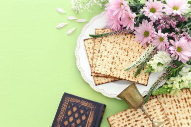 Pesah kutlama kavramı (Yahudi Fısıh Bayramı). Üstten görünüm, düz lay