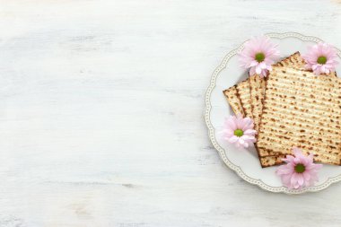Pesah kutlama kavramı (Yahudi Fısıh Bayramı). Üstten görünüm, düz lay