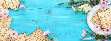 Pesah kutlama kavramı (Yahudi Fısıh Bayramı). Üstten görünüm, düz lay