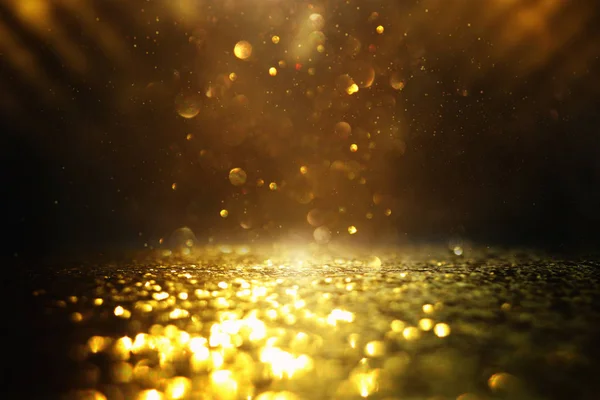 Glitzernde Vintage-Lichter Hintergrund. Schwarz und Gold. Defokussiert — Stockfoto