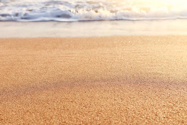 Bakgrundsbild av sandiga stranden och havet vågor — Stockfoto