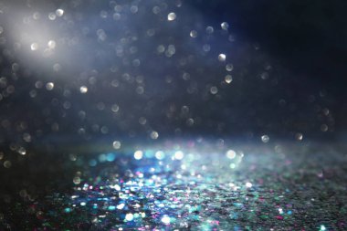 Glitter vintage ışıklar arka plan. siyah, mavi ve gümüş. de-odaklı