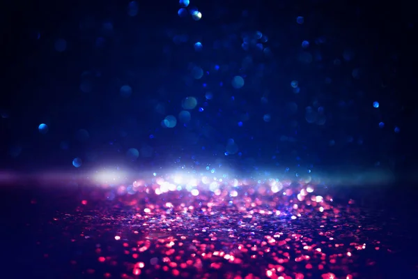 Glitter vintage luci di sfondo. nero, oro, viola, blu e rosso. sfocato — Foto Stock