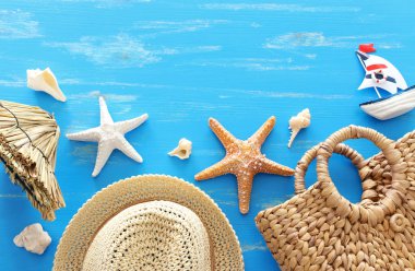 Görüntü deniz yaşam tarzı nesnelerle seyahat tatil tropikal ve yaz. Üstten görünüm