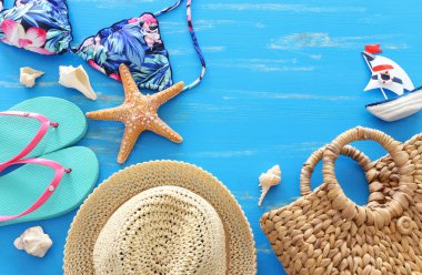 Görüntü deniz yaşam tarzı nesnelerle seyahat tatil tropikal ve yaz. Üstten görünüm