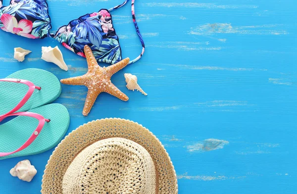 Тропічні відпустки та літні подорожі з об'єктами стилю морського життя. Вид зверху — стокове фото