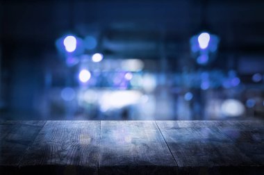 Soyut bulanık Restoran li önünde ahşap masa görüntü