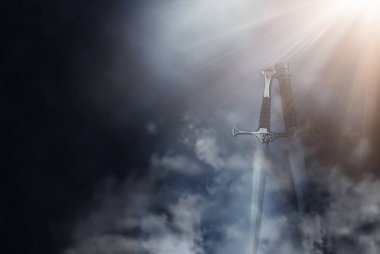 gizemli ve büyülü fotoğraf Gotik siyah b üzerinde gümüş kılıç