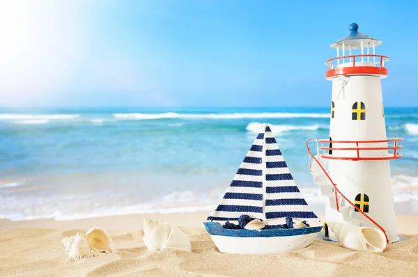 Vintage wooden boat and lighthouse over beach sand and sea lands — Stock Photo, Image